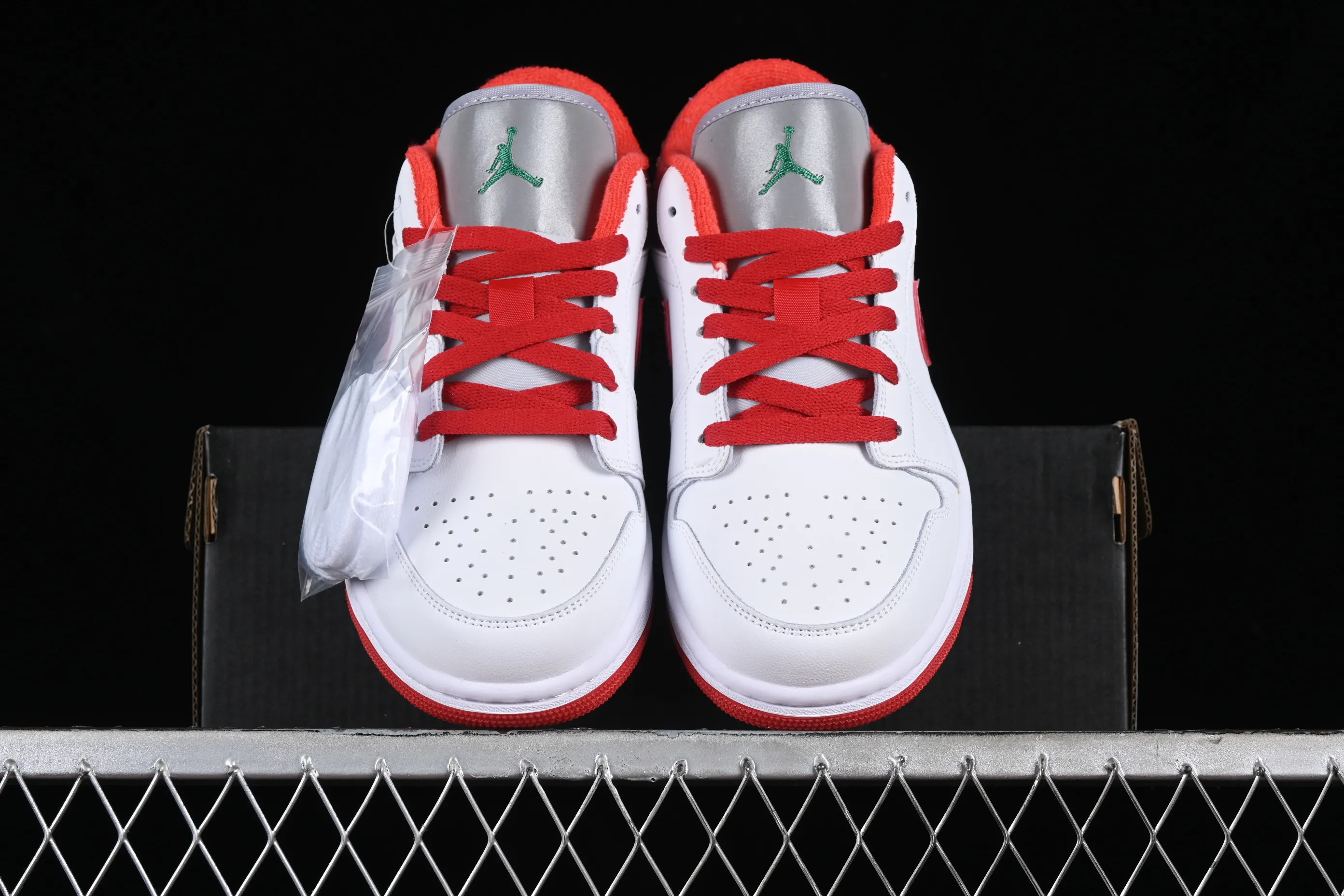 All categories Air Jordan Jordan series basketball shoes Air Jordan 1 Low Air Jordan 1 Low AJ1 Joe 1 white and red low-top cultural and casual sneakers FQ1935-018